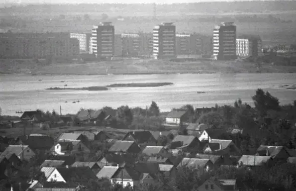 Вид из деревни Малявка (Серебрянка) на микрорайон Чижовка, 1971 год / Всеволод Тарасевич