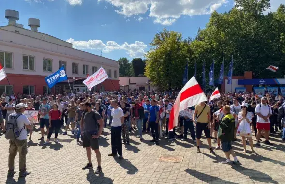 В Минске бастуют рабочие крупных предприятий &mdash; МАЗ, МТЗ, МЭТЗ / Еврорадио