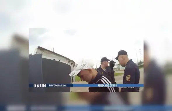 Задержание участников скандала / кадр из видео ГУВД Мингорисполкома