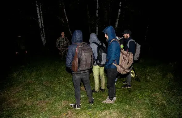 Задержанные на литовско-белорусской границе мигранты​ / delfi.lt