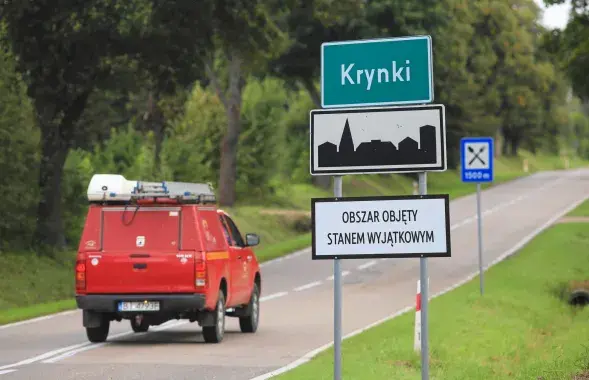 У Польшчы каля мяжы з Беларуссю ўсталяваныя знакі, якія папярэджваюць аб рэжыме надзвычайнага становішча / Reuters