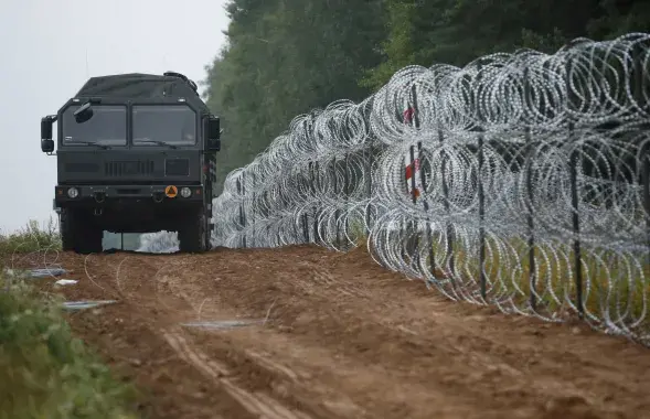 З-за сітуацыі з мігрантамі Польшча ўвяла на мяжы з Беларуссю надзвычайнае становішча​ / Reuters&nbsp;