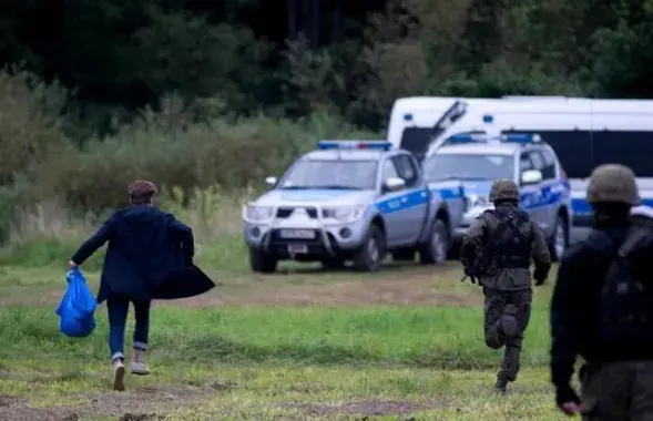 Дэпутат польскага сейма Францішак Старчэўскі спрабуе даставіць мігрантам лекі / facebook.com/FranekSterczewski​