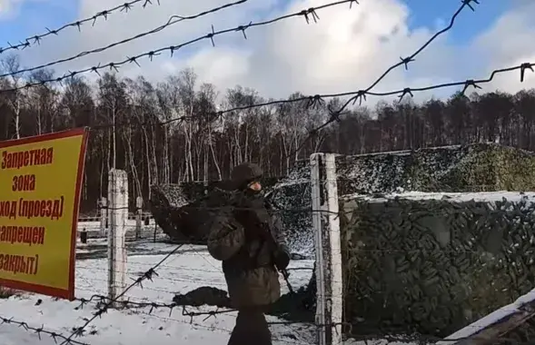 Лагерь серьезно охраняется / скриншот с видео Минобороны РФ