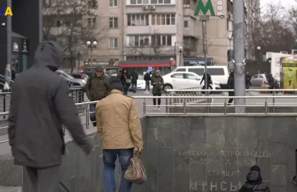 Вход на станцию &quot;Минская&quot; киевского метро