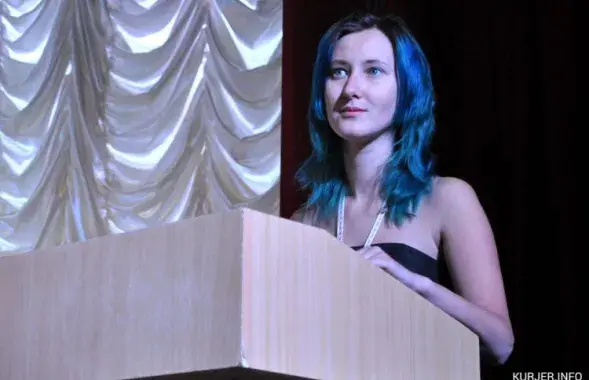 Алина Нагорная во время концерта в Слуцке. Фото: kurjer.info