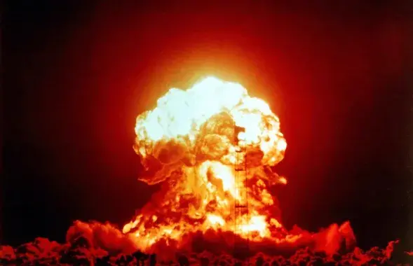 Взрыв ядерного заряда мощностью 23 килотонны / alamy.com
