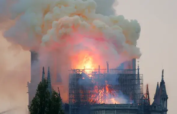 Пожар в соборе Парижской Богоматери / Reuters​