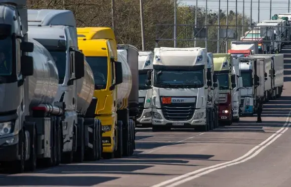 Проезд через границу грузовиков остановлен / pap.pl
