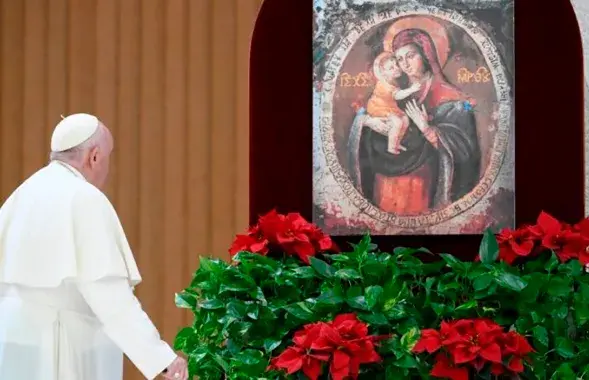 Папа Франциск молился перед иконой Матери Божьей Жировичской / vaticannews.va
