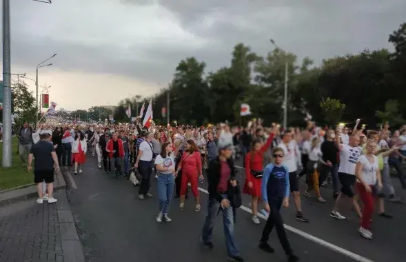 Пратэстоўцы на праспекце Пераможцаў у Мінску / Еўрарадыё