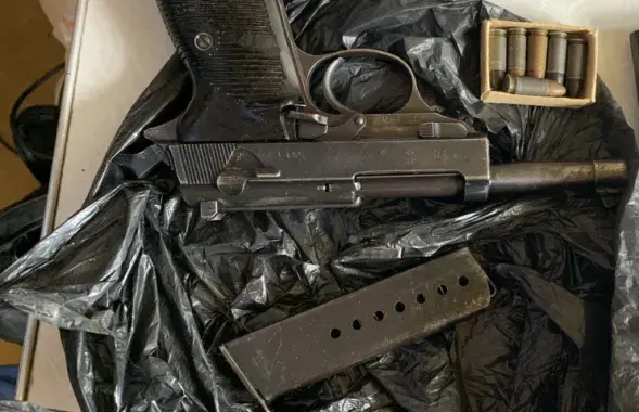 Оружие, которое нашли у адвоката Андрея Головача. Фото: МВД​