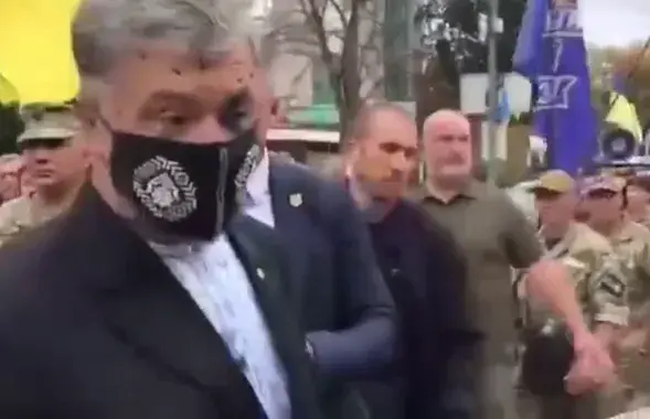 Петра Порошенко облили зеленкой / скриншот с видео​