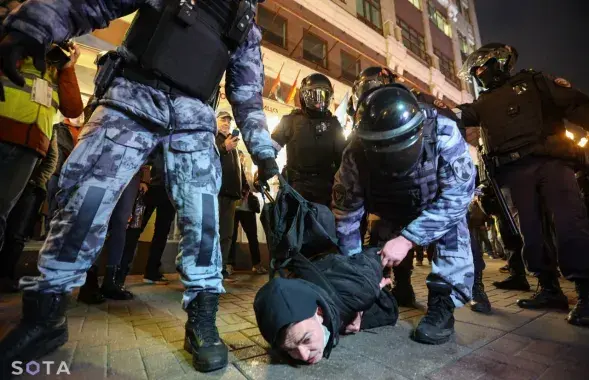 Людзі ў розных гарадах Расіі выйшлі пратэставаць супраць мабілізацыі / @sotaproject
