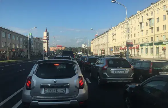 Ремонт в центре Минска вызвал 8-балльные пробки (фото)​