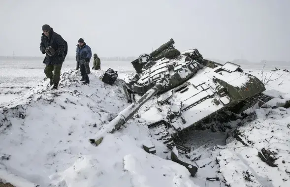 Украінскі танк, падбіты пад Дэбальцава (2015). Фота: Reuters
