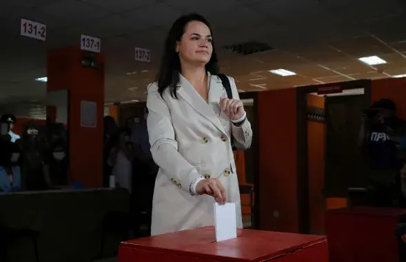 Sviatlana Tsikhanouskaya at a polling station at presidential elections on August 9, 2020&nbsp;/ Reuters
