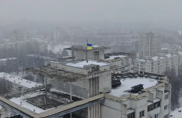 Украинский флаг подняли в Минске / t.me/motolkohelp
