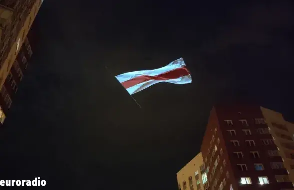 БЧБ-флаг в небе над минским микрорайоном / Еврорадио​