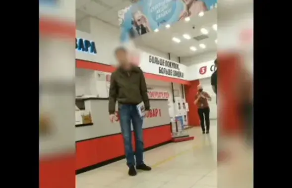 В Слуцке на покупателя без маски вызвали милицию / кадр из видео​