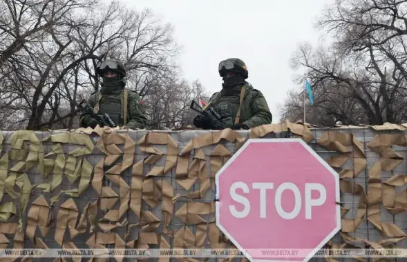 Белорусские военные на блокпосту в Казахстане / БЕЛТА
