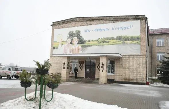 Школа №2 в Столбцах, где произошла трагедия​