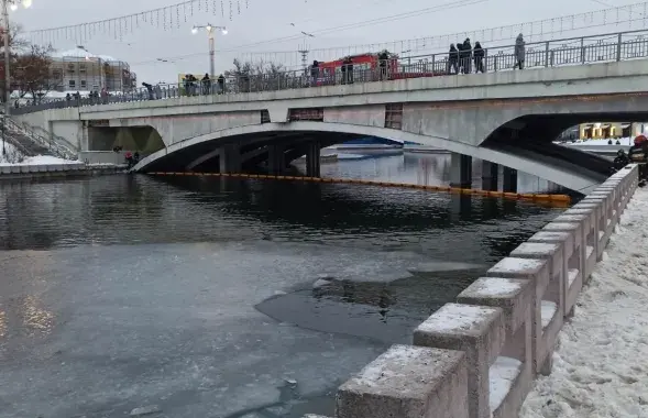 На Свислочи в Минске обнаружили масляное пятно / minsk.mchs.gov.by​