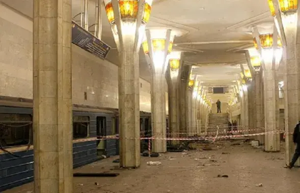 Станция метро &quot;Октябрьская&quot; 11 апреля 2011 года / Фото из соцсетей