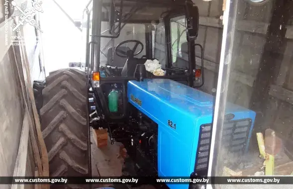 Мытня вярнула на радзіму трактар "Беларус" / gtk.gov.by
