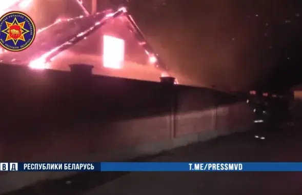 Машину и дом милиционера сожгли в Волковыске / кадр из видео​