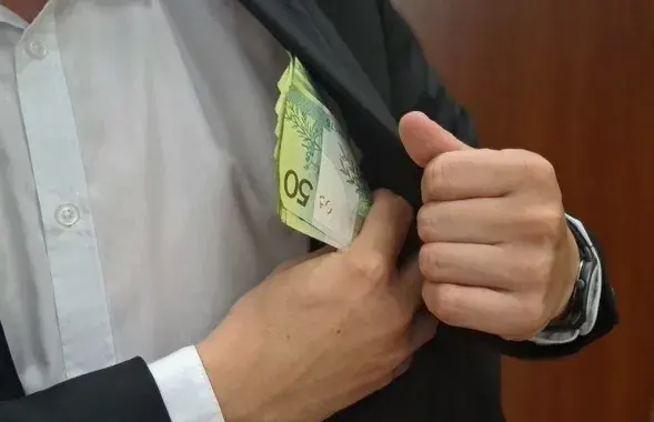 Общая сумма взяток, считают в СК, составила около 3 тысяч рублей (это за полтора года) /&nbsp;sk.gov.by
