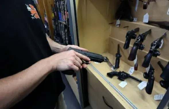 Какое именно оружие хранят граждане Беларуси , не уточняется / AFP / Scanpix/LETA