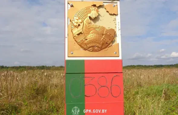 Обстрелянный пограничный знак / gpk.gov.by