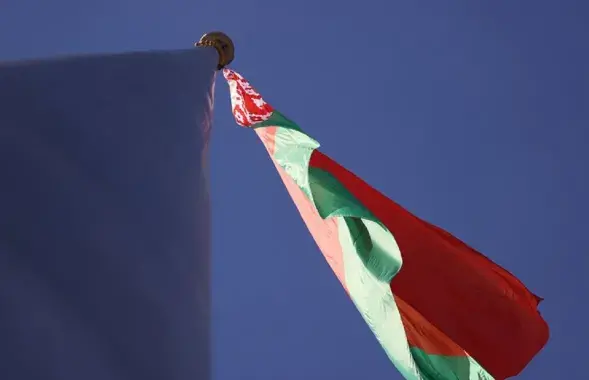 Задержания за сорванные красно-зелёные флаги уже несколько лет происходят в разных регионах Беларуси