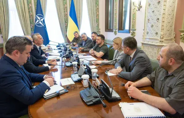 "Сёння гэта ўжо размова дэ-факта саюзнікаў, і пытанне часу, калі Украіна дэ-юрэ стане членам Альянсу"