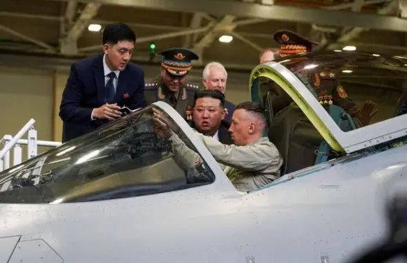 Ким Чен Ын на авиазаводе в Комсомольске-на-Амуре