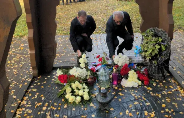 Европейские дипломаты чтят память жертв сталинского режима