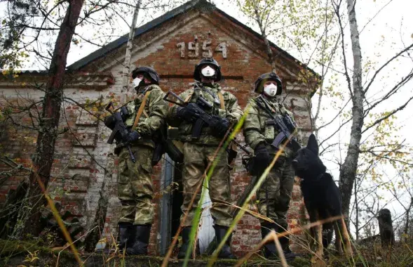 Белорусские пограничники в зоне отчуждения
