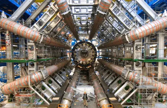 Большой адронный коллайдер в ЦЕРН