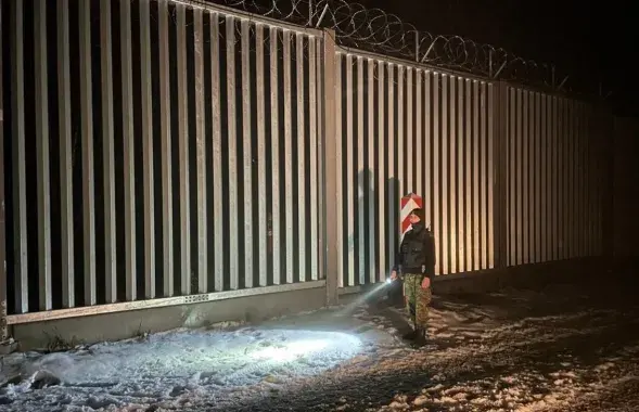 Забор не обеспечивает полную безопасность границы