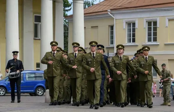 Литовским военным запретили выезжать в недружественные страны