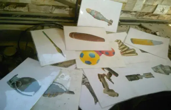 Дети изучали изображения боеприпасов