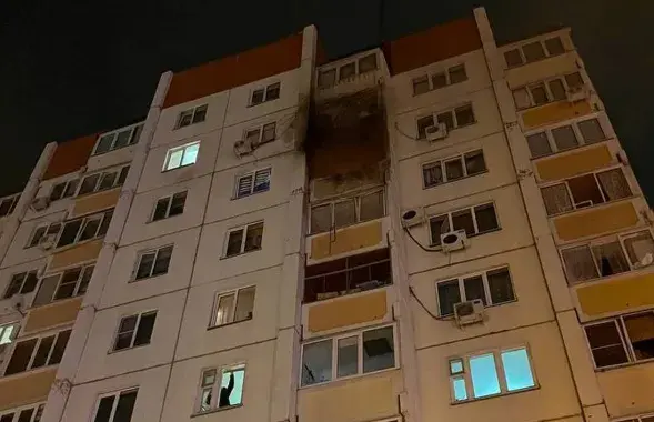 Повреждены три многоэтажки, еще в четырех выбиты окна