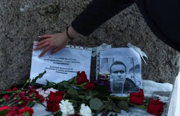 Масавыя затрыманні людзей, якія ўшаноўвалі памяць Аляксея Навальнага, адбыліся ў Расіі
