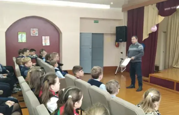 Алексей Бузо во время встречи со школьниками, 2023 год
