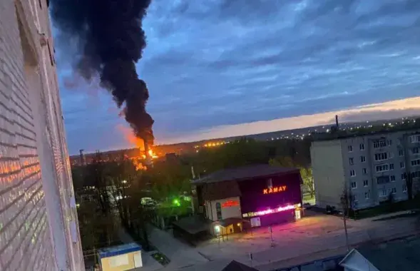Пажар пасля атакі беспілотнікаў у Смаленскай вобласці
