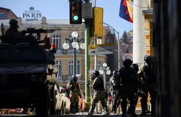 Военные на улицах Ла-Паса
