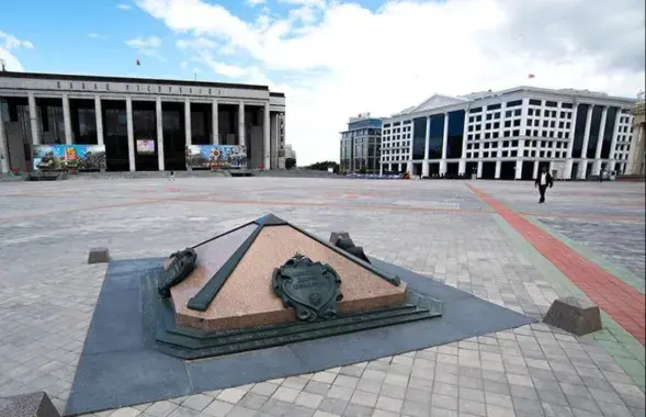 Плитка на Октябрьской площади в Минске
