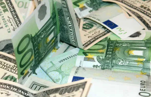 Доллар и евро снова ослабели
