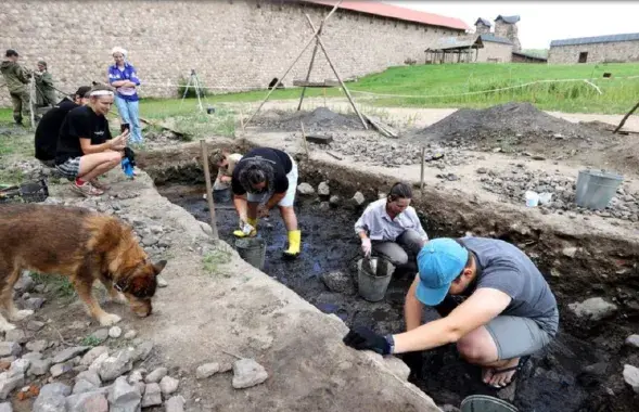 Раскопки в Кревском замке
